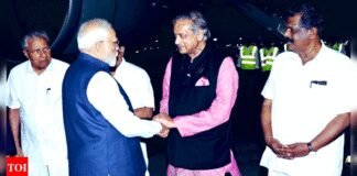 ‘Managed to land in time’: Shashi Tharoor welcomes PM Modi in Thiruvananthapuram ahead of Vizhinjam port commissioning | India News