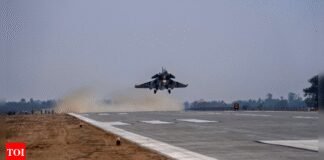 IAF demonstrates aerial prowess on Ganga e-way airstrip