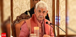 J&K lieutenant governor Manoj Sinha reviews Amarnath security, Mehbooba warns against war, Mirwaiz slams arrests | India News