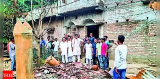 HC panel: Cops were ‘inactive, absent’ during ‘targeted’ Murshidabad attacks | India News