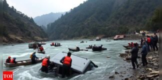 Vehicle falls into Teesta in Sikkim; 1 dead, 8 missing | India News