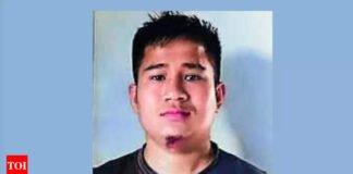 Autowallah returns Rs 17 lakh to man who left it behind in 3-wheeler | India News