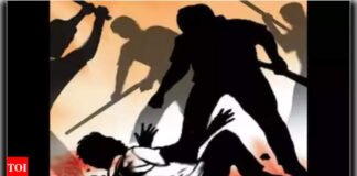 Delhi mason, 39, beaten to death by mob in train | India News