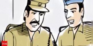 Madhya Pradesh cop caught on video extorting trucker, abusing senior; suspended | India News