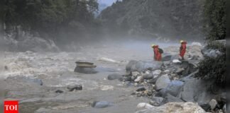 Hills in havoc: Buildings crumble, roads blocked in Himachal Pradesh; Uttarakhand on high alert | India News