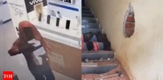 Hyderabad: Thief drills wall, steals phones worth Rs 3.5 lakh from mobile showroom – watch video | India News