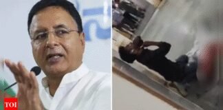 Evening news wrap: No new CM in Karnataka, says Congress; jilted lover slits throat of girl in MP; & more | India News