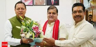 Uttarakhand CM Dhami welcomes newly elected BJP state president Mahendra Bhatt | India News