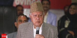 Wearing keffiyeh, Farooq Abdullah joins Muharram procession | India News