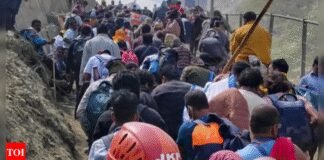 Amarnath Yatra: 6th batch of 8,605 pilgrims sets out for shrine | India News