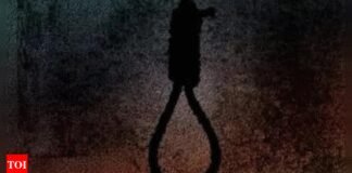 Theft accused found hanging in thana loo | India News