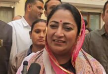 Rajasthan: Delhi CM Rekha Gupta offers prayers at Shrinathji Temple on Mahashivratri | India News