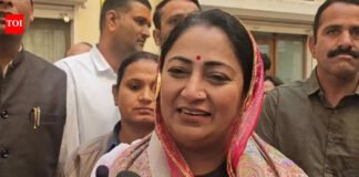 Rajasthan: Delhi CM Rekha Gupta offers prayers at Shrinathji Temple on Mahashivratri | India News