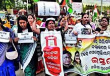 LPG price hike: Mamata calls for protests, Sidda seeks PM Modi’s ouster | India News
