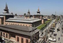 Srinagar’s Jamia Mosque closed on last Friday of Ramzan, Mirwaiz placed under home detention | India News