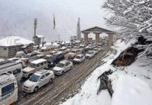 Thousands of tourists spend freezing night in Atal tunnel | India News