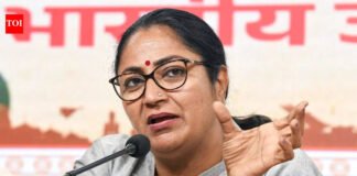 Delhi CM Rekha Gupta holds pre-budget consultation with gig workers, farmers, workers | India News